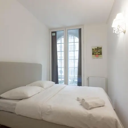 Marais Proche Du Theatre Renard