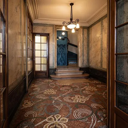 Marais Proche Du Theatre Renard